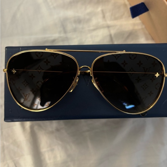 Brand new Louis Vuitton Sun Glasses - Picture 1 of 5